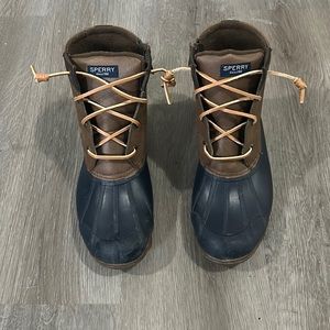 Selling my Sperry boots that are just too big, only have been worn twice